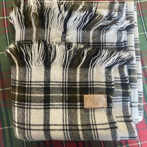 Unbranded Plaid Black & white warm wrap around scarf - Picture 3 of 3